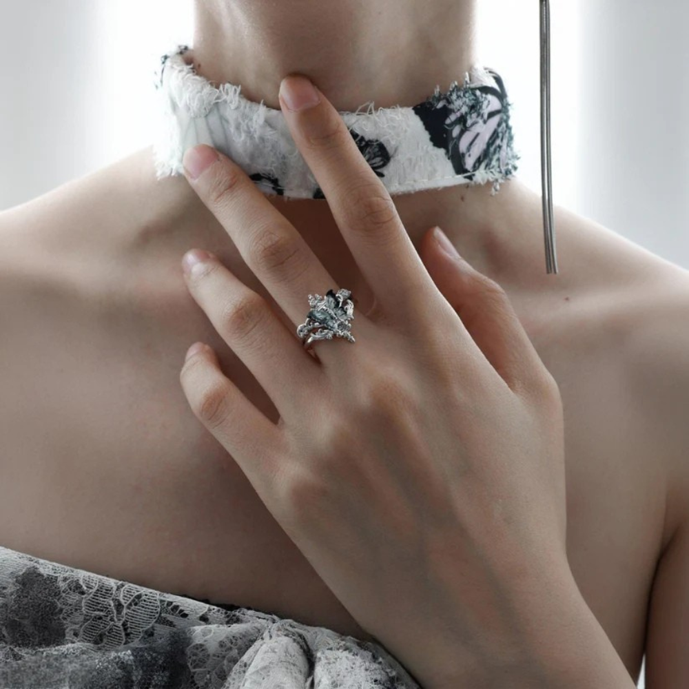 Mothveil Ring